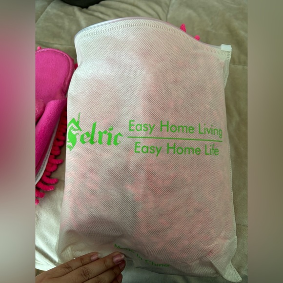 Two pairs of bunny mopping slippers - Picture 3 of 5